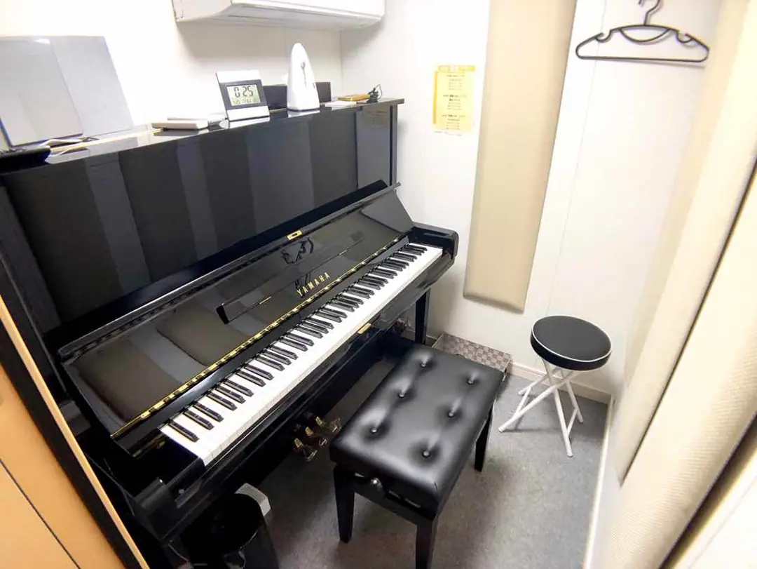 アイオン音楽スタジオ(アップライトピアノのある部屋)