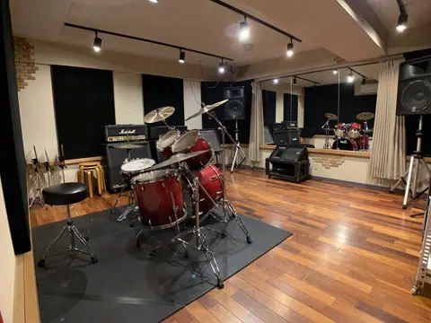 エアーサウンドスタジオ（AIR SOUND STUDIO）（ドラムとアンプのあるスタジオ）