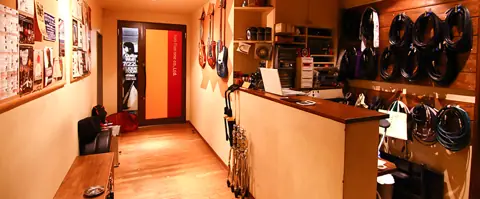 ANDY'S STUDIO（アンディーズスタジオ）（受付カウンターとケーブル）