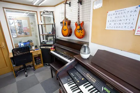 阿野音楽教室 レンタルスタジオ（レンタルスタジオANO）：ピアノとギターのある部屋