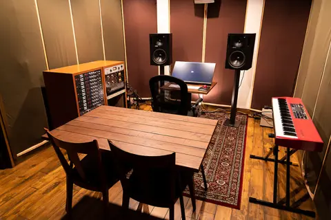 BAGUS Recording Studio（バグース・レコーディングスタジオ）：コントロールルーム