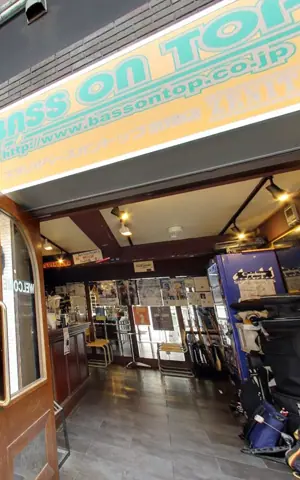 BASS ON TOP 京橋店：店舗の入口
