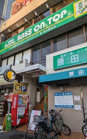 ベースオントップ 堺 深井駅前店:店舗の入口