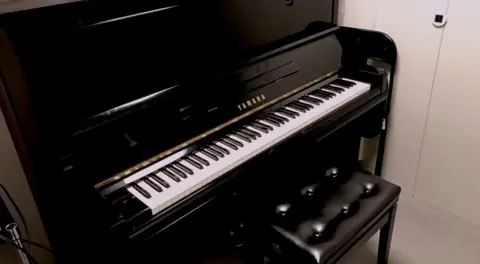 BAZOOKA STUDIO:アップライトピアノ