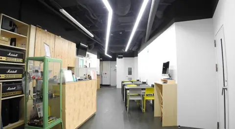 BAZOOKA STUDIO:受付と待合スペース