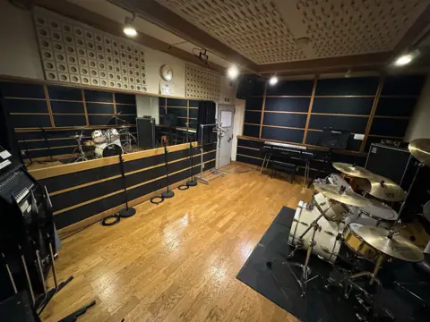 Beta Music 姫路南店:ドラムのある練習室