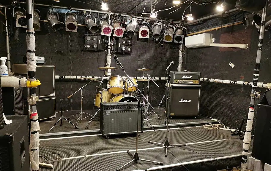ライブハウスブルドッグ スタジオ(ドラムとアンプのあるスタジオ)
