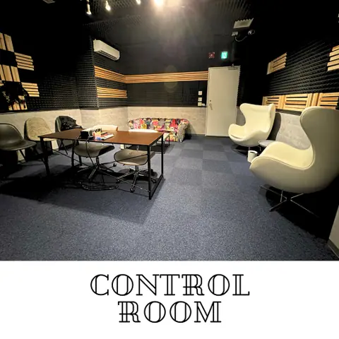BUZZ RECORDS STUDIO：コントロールルームのソファ席