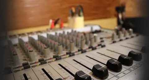 studio Cat's Eye:ミキサーのフェーダー