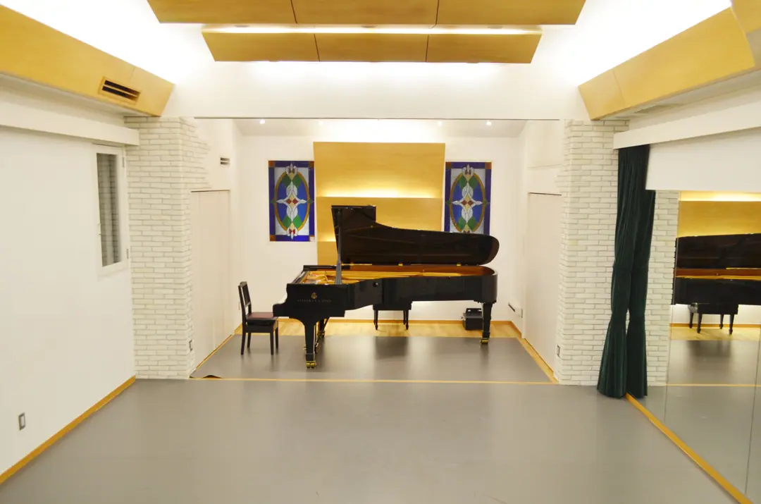 Studio Chez Claude(シェ・クロード)(グランドピアノのある広い部屋)