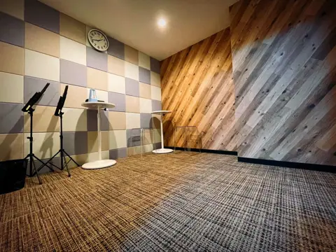 dix studio 24 蒲田店：譜面台のある練習室