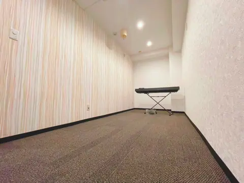 dix studio 24 蒲田店：キーボードのある練習室