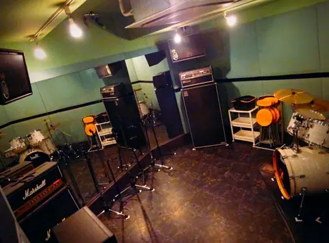 DIX STUDIO24 東大阪店：Cスタジオ
