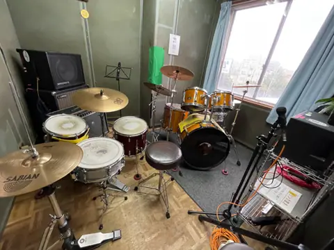 DRAGON HEAD 音楽スタジオ：ドラムセットのある部屋