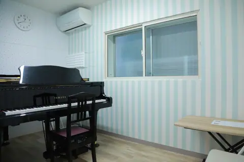 ドリームスタジオ菊川：グランドピアノのある部屋