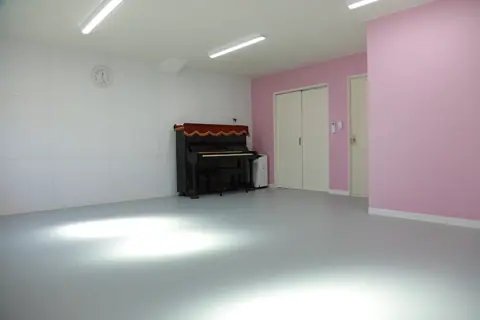 ドリームスタジオ西大島：ピアノのある広い部屋