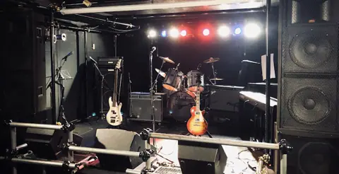 漂流劇場(ステージ(ドラム・アンプ))