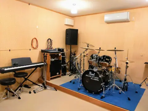 Sound Studio Elysian(サウンドスタジオ エリシアン)(ドラムとキーボードのある練習室)