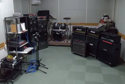Freedom Studio 若葉町スタジオ(Aスタジオ(ドラム・アンプ))