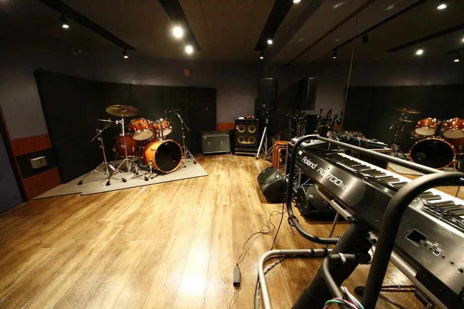 GAMP SOUND STUDIO(ドラムとアンプのある練習室)