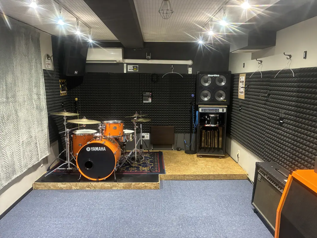 gasso music studio(楽奏)(ドラムとアンプのある練習室)