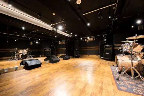 ゲートウェイスタジオ 渋谷道玄坂店（ドラムとアンプのあるスタジオ）