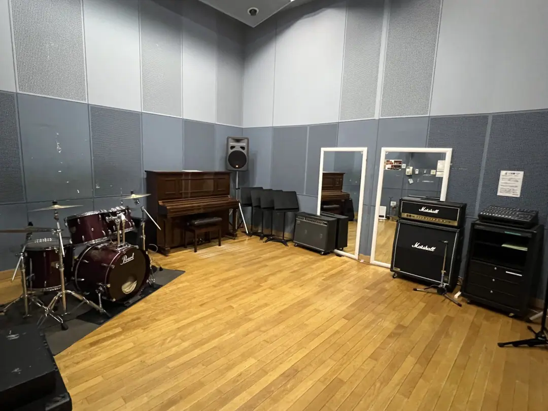 大阪市立芸術創造館 音楽練習室(ドラム・ピアノ・アンプのある音楽室)