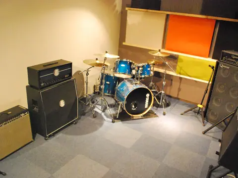grun studio〈グランスタジオ〉(ドラムとアンプのある練習室)