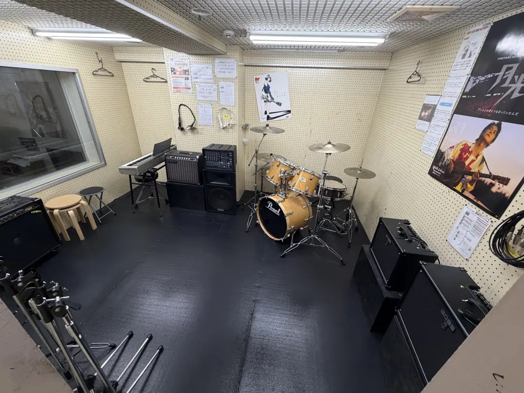 原楽器店 練習スタジオ・2Fホール（ドラムとアンプのあるスタジオ）