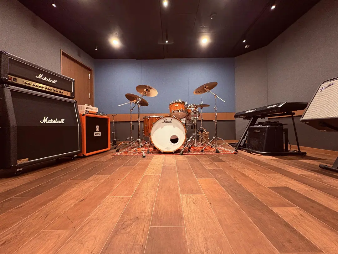 HARVEST SOUND STUDIO（ドラムとアンプのある練習室）
