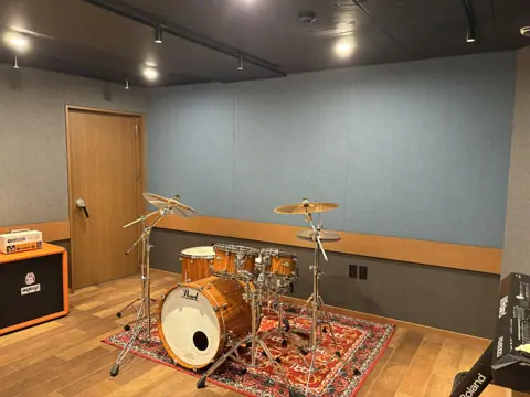 HARVEST SOUND STUDIO：ドラムセットのある練習室