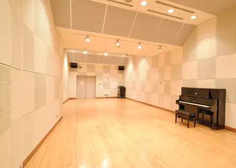 タクトホームこもれびGRAFAREホール（保谷こもれびホール）音楽練習室・リハーサル室：アップライトピアノのある部屋