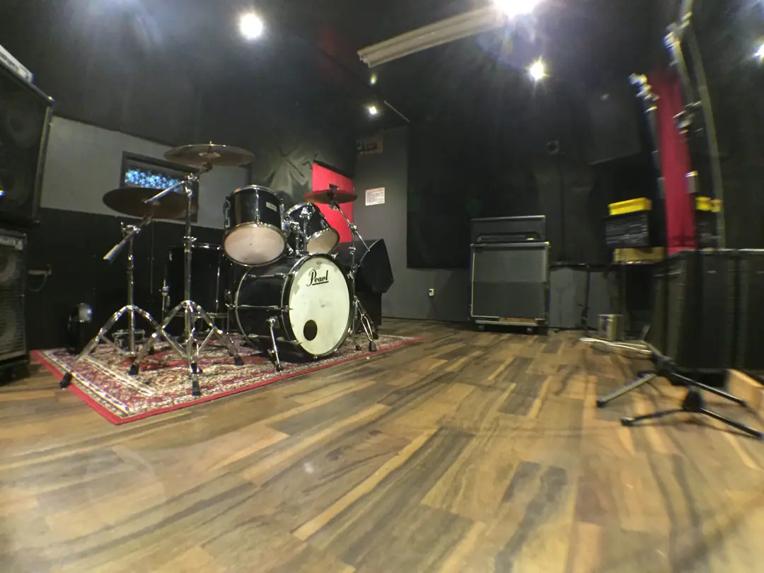 studio HYBRID(ドラムとアンプのある練習室)