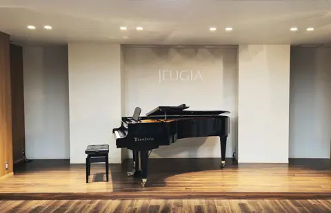 JEUGIA ミュージックサロン三条（三条本店） 練習室レンタル：ステージとグランドピアノ