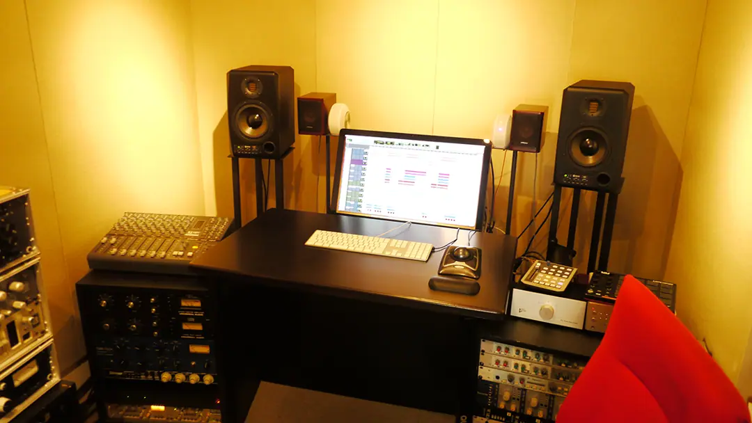 kivori★studio(キボリスタジオ)(モニターとミキサーのある制作室)