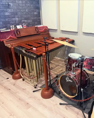 スタジオkujin758：ドラムとマリンバのある部屋
