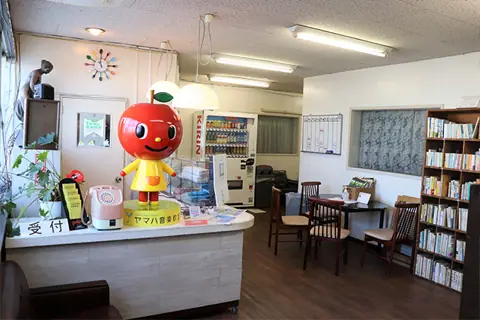 松田楽器店 4F 音楽教室(貸出)(4F 受付と待合スペース)