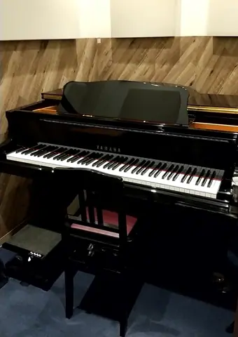 ミナトピアノ練習室 白金校：S4（Yamaha A1）