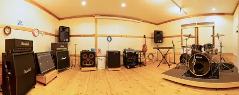 Mstudio(エムスタ)時間貸しスタジオ(時間貸しスタジオ(ドラムとアンプ))