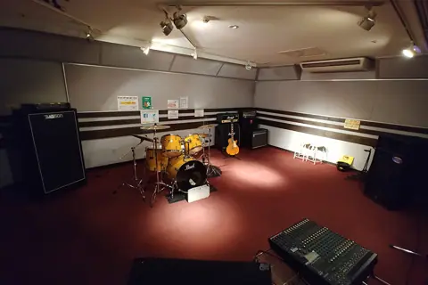 村井楽器 小牧店 レンタルスタジオ(ドラムとミキサーのある練習室)