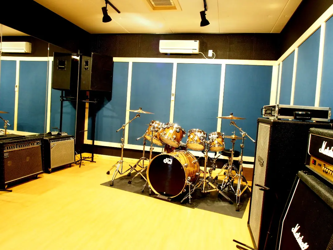 MUSIC PLANT 花室スタジオ(ドラムとアンプのあるスタジオ)