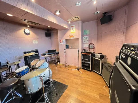MUSICSHOP BOB リハーサルスタジオ（Bスタジオ（ドラムとアンプ））