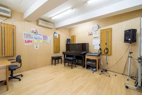 ミュージック昭和 STUDIO SESSION：アップライトピアノのある部屋