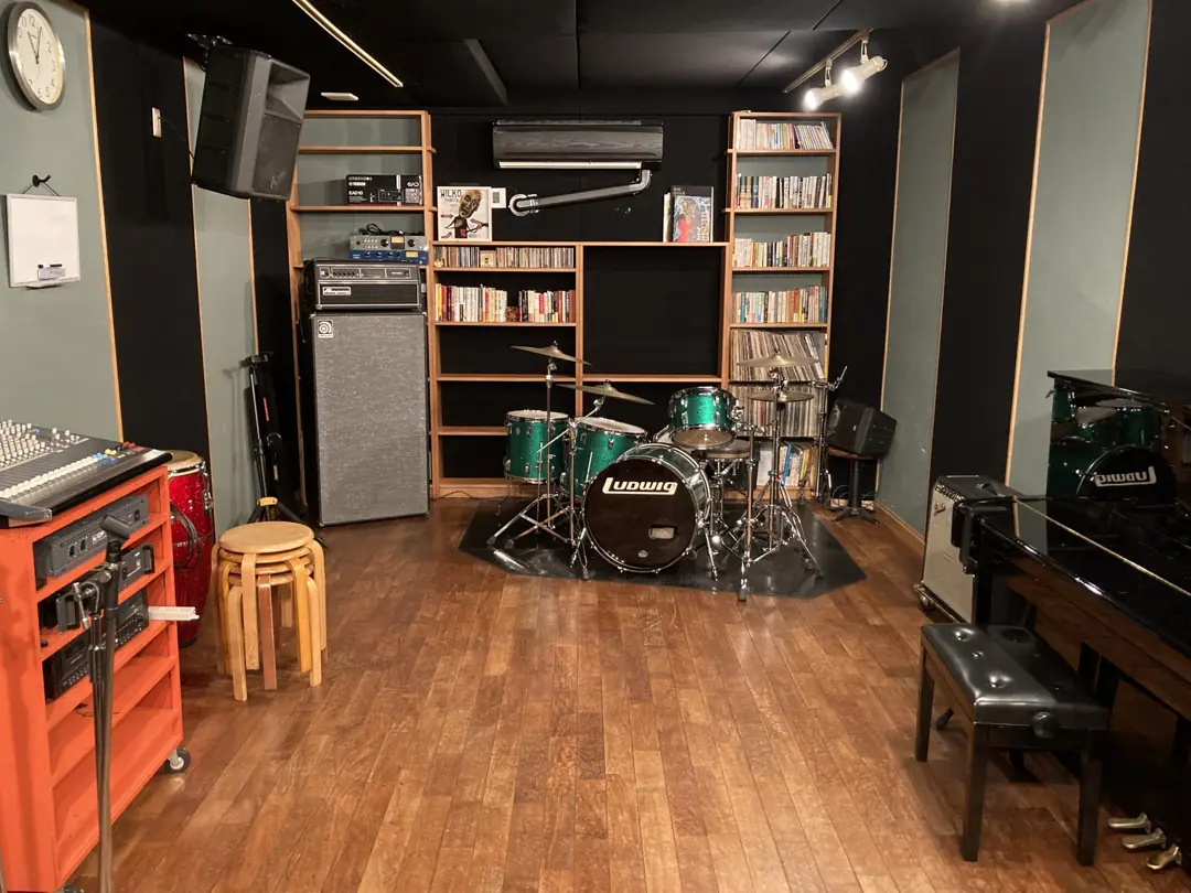 MUSIRA Studio(ムジラスタジオ)(ドラムとアンプのあるスタジオ)