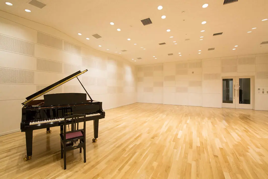 千早音楽・演劇練習場(グランドピアノのある練習室)