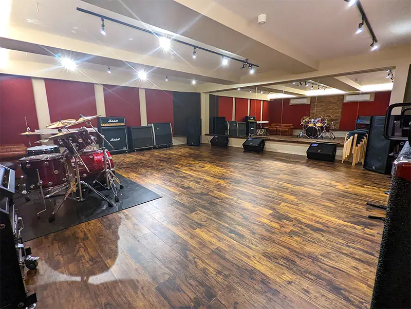 studio NiDO 溝の口店（ドラムとアンプのある練習室）