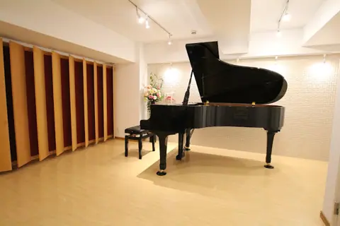 西田辺PIANO STUDIO(グランドピアノのある部屋)
