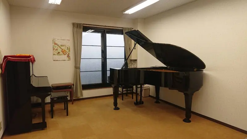 北浦和レンタルスペース（room C（グランドピアノとアップライトピアノ））