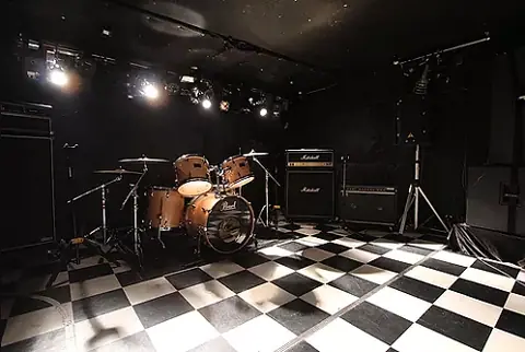 Noi SAKAI（スタジオ ノイ 堺店）：ドラムとアンプのあるスタジオ