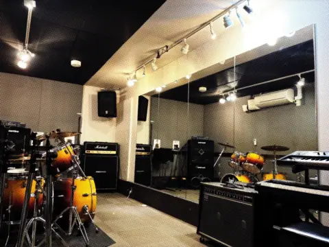 NORI SOUND studio(ドラムとアンプのある練習室)